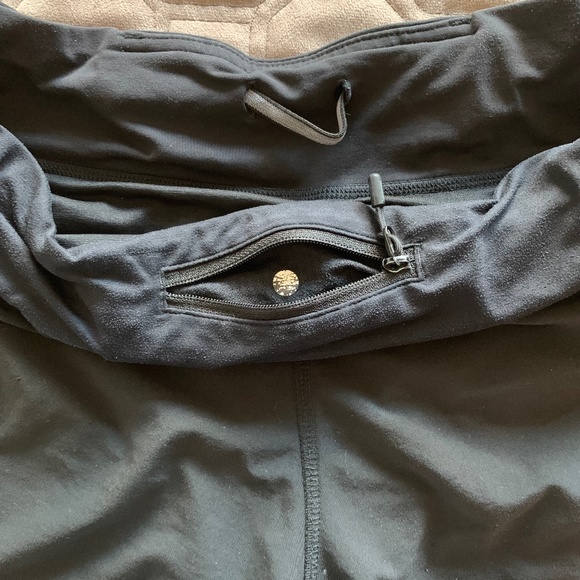 Lululemon Speed Up Run Shorts - Picture 2 of 3